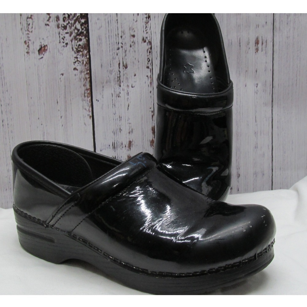 Dansko Black Patent Leather Clogs Women's Size 39 EU Comfort Shoes